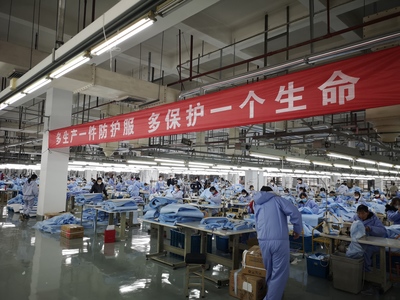 服裝業(yè)錯(cuò)失“開門紅” 疫情下企業(yè)轉(zhuǎn)型與自救之路